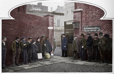Oczekiwanie na przyjęcie do St Marylebone Workhouse, Luxborough Street, Londyn, c1901 1903 autorstwa Unbekannt