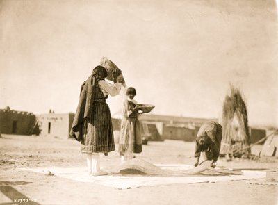 Przesiewanie pszenicy – San Juan 1905 (zdjęcie) autorstwa Unbekannt