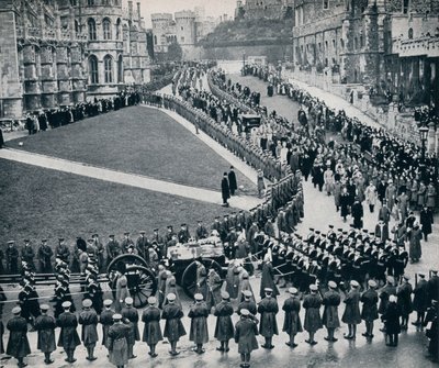 W murach zabytkowego zamku Windsor, 1936 autorstwa Unbekannt