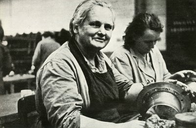 Kobiety pracujące przy konserwacji i naprawie samolotów, Południowa Walia, II wojna światowa, c1939-c1944 1946. autorstwa Unbekannt