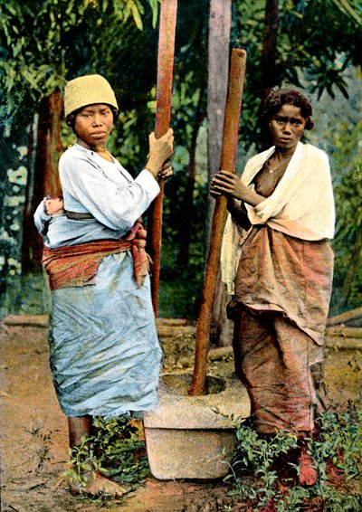 Kobiety tłuką ryż, Madagaskar, koniec XIX wieku autorstwa Unbekannt