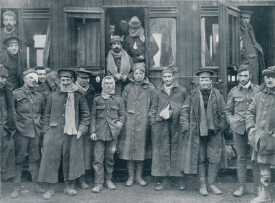 Ranne wojska angielskie w drodze do szpitala bazowego, ok. 1914 r. autorstwa Unbekannt