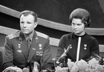 Jurij Gagarin i Walentyna Tereshkova, rosyjscy kosmonauci, 1963 autorstwa Unbekannt
