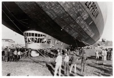 Zeppelin LZ 127 Graf Zeppelin po lądowaniu, 1933 autorstwa Unbekannt