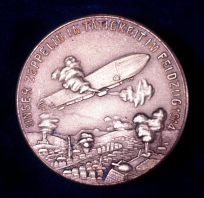 Sterowiec Zeppelin w akcji podczas I wojny światowej, 1914 autorstwa Unbekannt