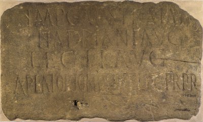 Napis z zamku milowego 38 na Murze Hadriana, rejestrujący budowę zamku milowego przez II legion Augusta, 122-125 n.e. autorstwa Unbekannt Unbekannt