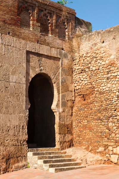 Niebla, prowincja Huelva, Andaluzja, południowa Hiszpania. Puerta del Buey, czyli Brama Wołowa, jedno z wejść przez mury do miasta. autorstwa Unbekannt Unbekannt
