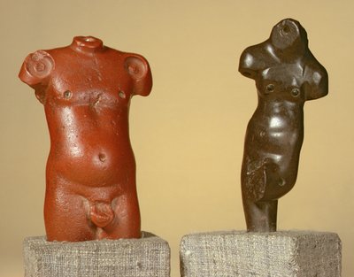 Męski tors z czerwonego piaskowca i tancerz z szarego piaskowca, Harappa, 2300-1750 p.n.e. autorstwa Unbekannt Unbekannt