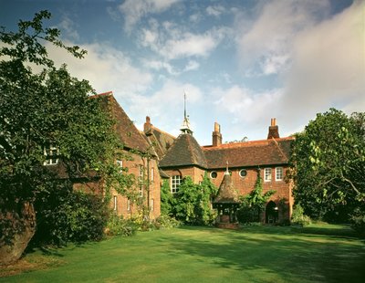 Widok z zewnątrz Czerwonego Domu, Bexleyheath, zaprojektowanego przez Williama Morrisa (1834-96) z Philipem Webbem jako architektem, ukończony 1859 autorstwa Unbekannt Unbekannt