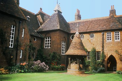 Widok z zewnątrz Czerwonego Domu, Bexleyheath, zaprojektowanego przez Williama Morrisa (1834-96) z Philipem Webbem jako architektem, ukończony 1859 autorstwa Unbekannt Unbekannt