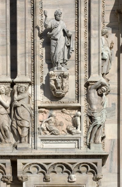 Architektura: figura św. Łukasza (1811) oraz płaskorzeźba przedstawiająca ukazanie się anioła matce Samsona (1659). Detal fasady katedry (kopuła lub duomo) w Mediolanie, Włochy autorstwa Unbekannt