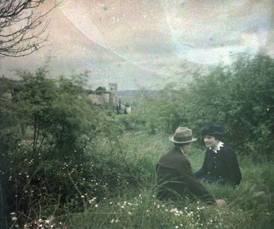 Autochrom anonimowy - Touraine i jego zamki: para C w pobliżu zamku, Chinon, Francja autorstwa Unbekannter Künstler
