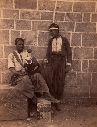 Sprzedawcy lemoniady w Bejrucie. Fotografia Charlesa Lallemanda (1826-1904) w "Syria, stroje, podróże i krajobrazy". 1865. Kolekcja prywatna. autorstwa Unbekannter Künstler