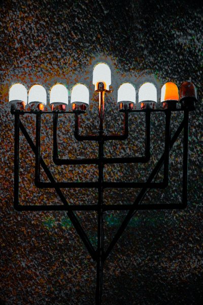 Menora Wielkiej Synagogi, 2018 (fotografia ręcznie malowana) autorstwa Unbekannter Künstler