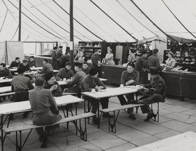 Namiot stołowy, obóz letni w Weybourne, kwiecień 1954 (zdjęcie czarno-białe) autorstwa Unbekannt
