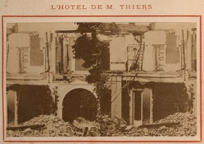 Commune de Paris (1871): Rezydencja Adolphe Thiersa została zniszczona po konfiskacie jego majątku w maju 1871. Druk na tekturze, wym. 9x5,4 cm autorstwa Unbekannt