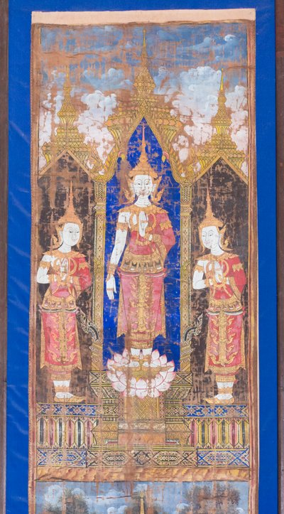 Koronowany Budda otoczony przez dwóch stojących uczniów autorstwa Unbekannter Künstler