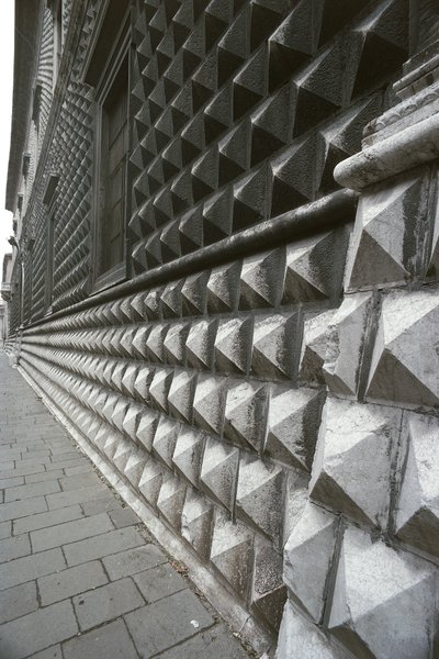 Fragment elewacji Palazzo dei Diamanti, Ferrara, Włochy (zdjęcie) autorstwa Benjamin Baud