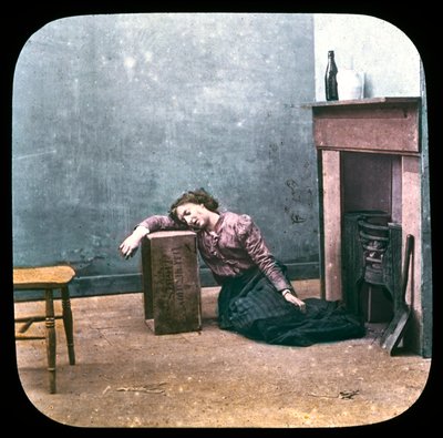 Pijana kobieta na podłodze przed kominkiem, ok. 1895 autorstwa Unbekannt