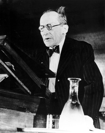 Erwin Schrodinger, austriacki fizyk, wygłasza wykład autorstwa Unbekannt