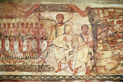 Exodus i przejście przez Morze Czerwone, fresk z Synagogi w Doura (Dura) Europos, 244-245, przechowywany w Muzeum Narodowym w Damaszku. Zdjęcie wykonane w Muzeum Żydowskim w Nowym Jorku podczas wystawy. autorstwa Unbekannt
