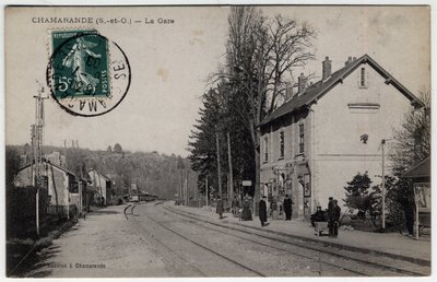 Ile de France, Essonne (91), Chamarande: widok na dworzec kolejowy - Pocztówka z 1908 r. autorstwa William M. Timlin