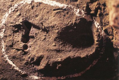 Włochy, Liguria, Groty Toirano, ślady prehistorycznego myśliwego autorstwa Benjamin Baud
