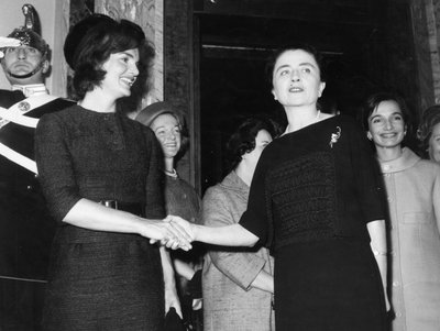 Jacqueline Kennedy z Carlą Gronchi. Rzym. 1962. autorstwa Unbekannt