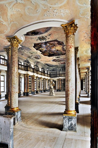 Biblioteka opactwa benedyktyńskiego w Ottobeuren, Baviere, Niemcy, Europa. Fotografia autorstwa Unbekannter Künstler
