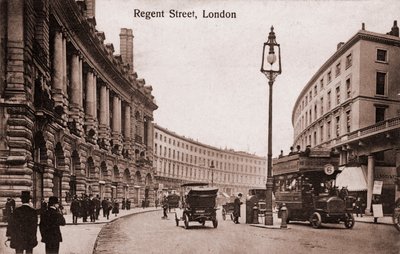 Londyn - Regent Street z wczesnymi tramwajami i samochodami. Na początku 1900 roku (pocztówka) autorstwa Unbekannter Künstler