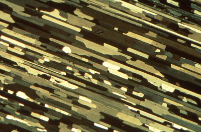 Mikrografy (jasne) Anodowane wytłaczane aluminium, mikrografia jasna autorstwa Unbekannt