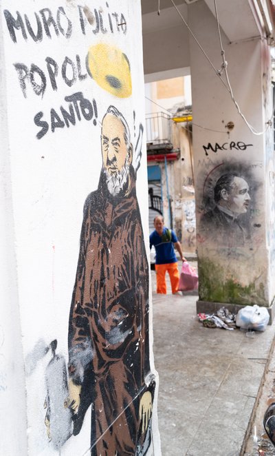 Mnich z farbą w sprayu i Marlon Brando autorstwa Benjamin Baud