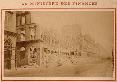 Gmina Paryż (1871): widok zrujnowanego Ministerstwa Finansów w Paryżu w maju 1871 r. Zdjęcie Pierre