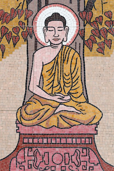 Buddyjska pagoda Ong Nui, fresk ścienny, Życie Buddy, Budda Siakjamuni siedzący w pozie medytacyjnej pod drzewem Bodhi, Quy Nhon, Wietnam, 2019 (zdjęcie) autorstwa Unbekannt