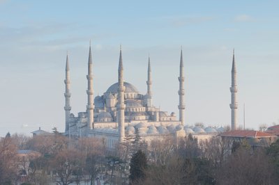 Panoramiczny widok na Błękitny Meczet na krótko przed zachodem słońca, Stambuł, Turcja (zdjęcie) autorstwa Unbekannter Künstler