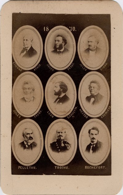 Komuna Paryska (1871): portret francuskich polityków Partii Socjalistycznej: od lewej do prawej i od góry do dołu: Etienne Arago, Jules Ferry, Jules Simon, Jules Favre, Leon Gambetta, hector Cremieux, Pelletan, Trochu i Rochefort. Druk na kartonie autorstwa Unbekannt