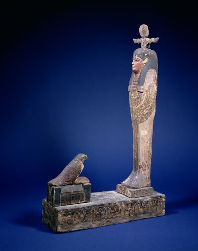 Figura Ptaha-Sokera-Ozyrysa stojąca na skrzynkowym postumencie naprzeciw sarkofagu z sokołem Horusa, obiekt nagrobny, Egipcjanin, Okres Ptolemeuszów, ok. 1900 r. 200 pne (drewno polichromowane) autorstwa Unbekannt