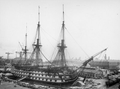 Ponowna instalacja olinowania przedwojennego na HMS Victory, Portsmouth Harbor autorstwa Unbekannt