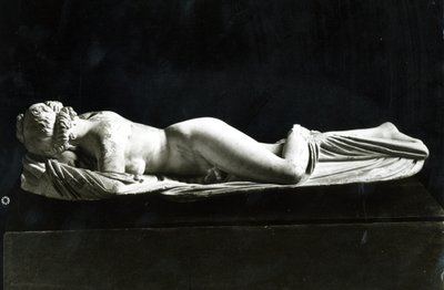 Śpiący Hermafrodyta (marmur) (zdjęcie czarno-białe) autorstwa Unbekannt
