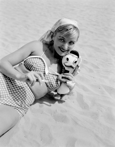 AKTORKA ELENA GIUSTI NA PLAŻY LIDO W WENECJI - 1951 autorstwa Unbekannt