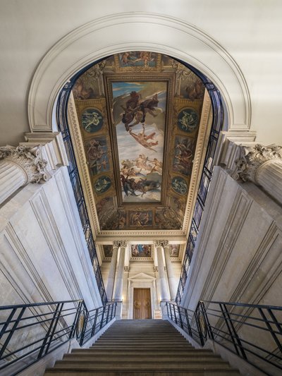 Klatka schodowa, architekt Charles Lelong (1793-1861) i Edouard Dubois (1795-1813), w latach 1840-1846. Na suficie Francja dołączająca swoje archiwa do zarania czasu, obraz Felixa Jobbe Duvala (1821-1889), w latach 1877-1881. Hotel de Soubise autorstwa Unbekannt