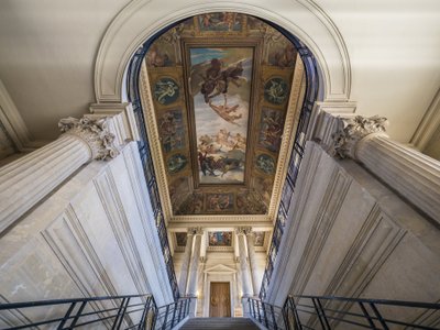 Klatka schodowa, architekt Charles Lelong (1793-1861) i Edouard Dubois (1795-1813), w latach 1840-1846. Na suficie Francja dołączająca swoje archiwa do zarania czasu, obraz Felixa Jobbe Duvala (1821-1889), w latach 1877-1881. Hotel de Soubise autorstwa Unbekannt