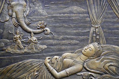 Świątynia buddyjska Tinh Xa Ngoc Chau, Życie Buddy, Siddhartha Gautama, Matka Buddy Maja śni o wejściu Białego Słonia do jej łona, Chau Doc, Wietnam, 2018 (zdjęcie) autorstwa Unbekannt