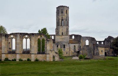 Widok na La Sauve Maggiore, opactwo La Sauve-Maggiore w Gironde. XI wiek. autorstwa Unbekannter Künstler