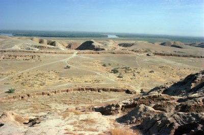 Widok na Ziggurat, zbudowany przez króla Elaminte Untash-Gal (1265-46 pne) (zdjęcie) autorstwa Unbekannt