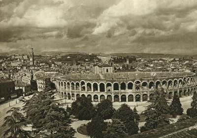 Widok na areny, rzymski amfiteatr i miasto Werona w 1925 r. autorstwa Unbekannt