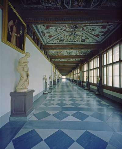 Widok pierwszego korytarza, zaprojektowany przez Vasari (1511-1574) i Bernardo Buontalenti (1531-1608) 1560-80 (zdjęcie) autorstwa Unbekannt