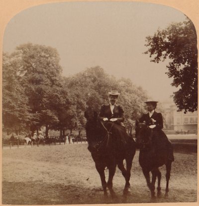 Przejażdżka wczesnym rankiem, Rotten Row, Hyde Park, Londyn, Anglia, 1896. autorstwa Underwood and Underwood