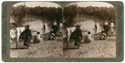Chrzest w rzece Jordan, Palestyna, 1903. autorstwa Underwood and Underwood