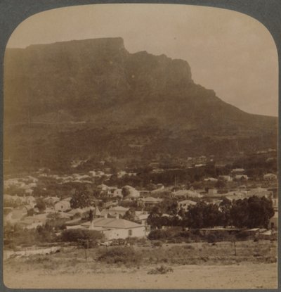 Kapsztad i Góra Stołowa, na zachód od podnóża Signal Hill, Republika Południowej Afryki, 1902. autorstwa Underwood and Underwood